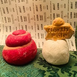 (NEW) North Pole & Cinnamon Roll Bubble Bar - Lush Cosmetics